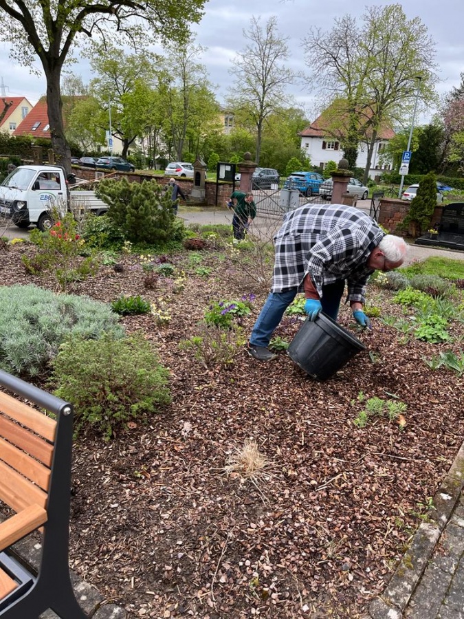 Aufäumaktion städtischer Friedhof 2023